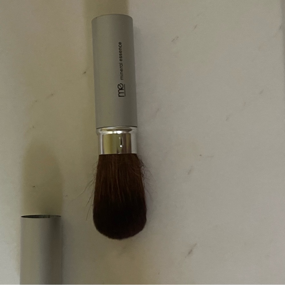 M2 Mineral Essence Makeup Brush